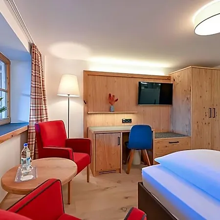 Helmer Hotel